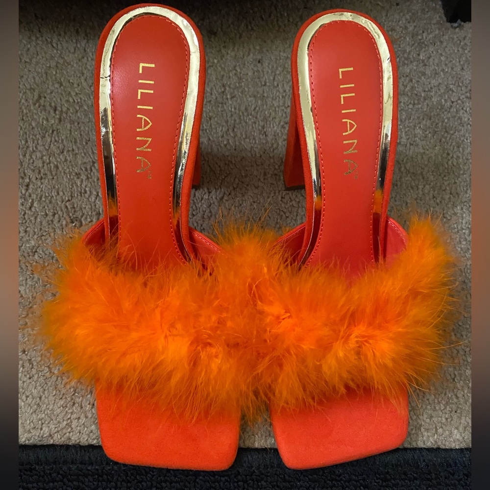 Liliana Women's Orange Feathered Heels